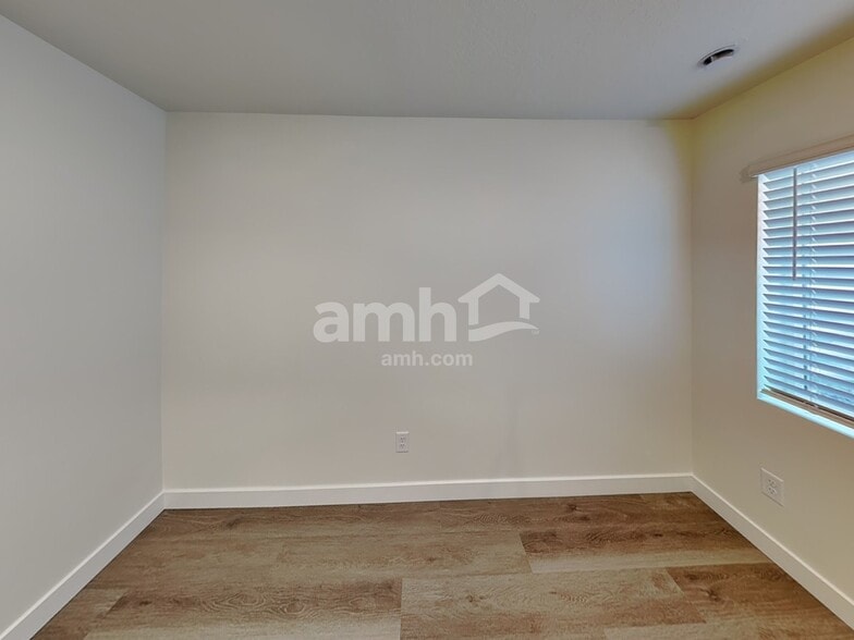 Building Photo - 8942 S John Annie Ln