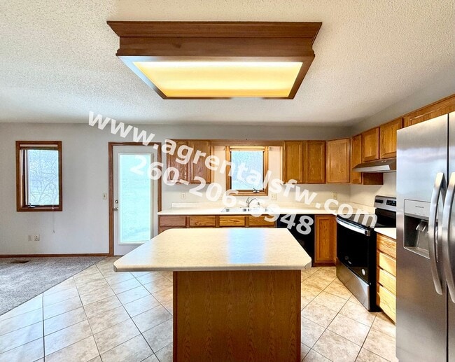 Building Photo - 3 Bedroom House