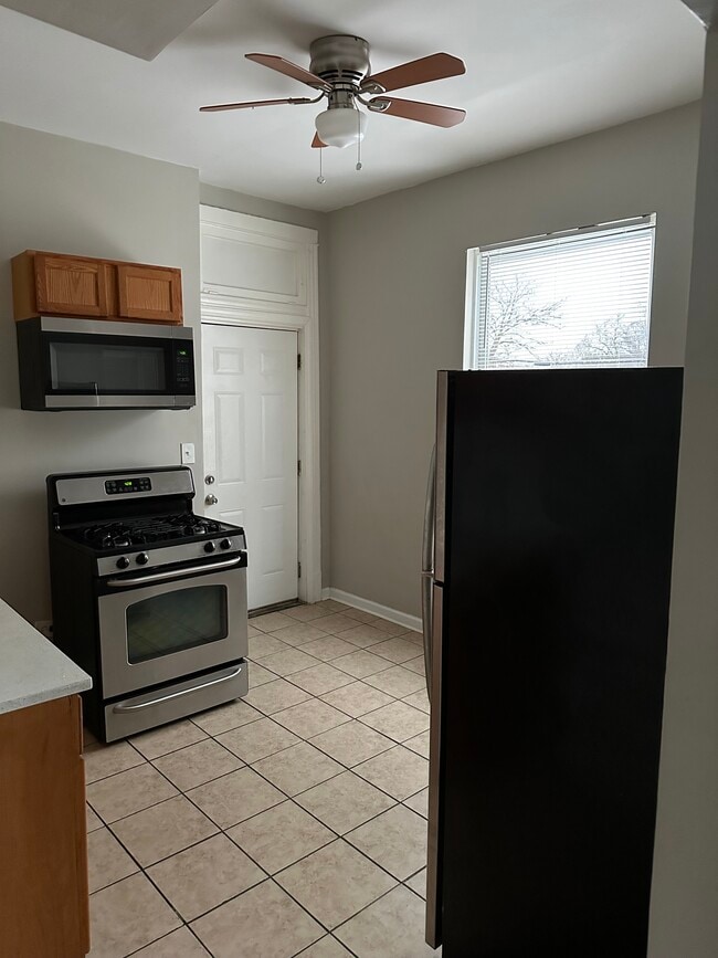 Building Photo - 5437 S Laflin St