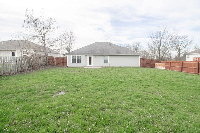 Building Photo - 1601 Smiley Ln