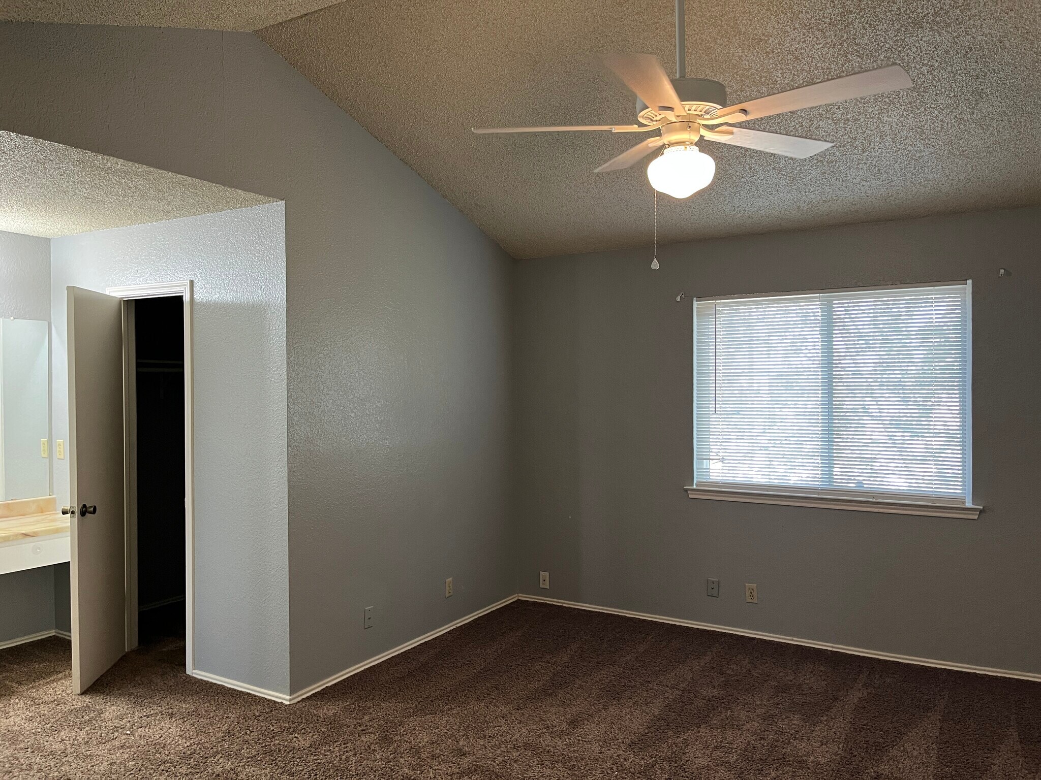 Master bedroom - 926 Chisholm Cv
