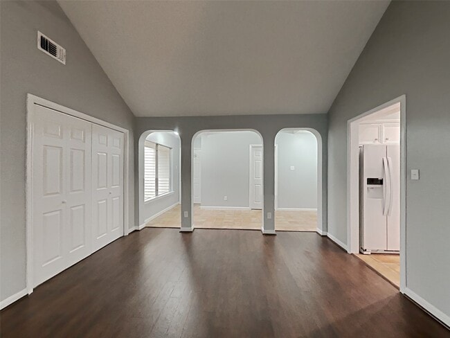 Building Photo - 16031 Hidden Acres Dr