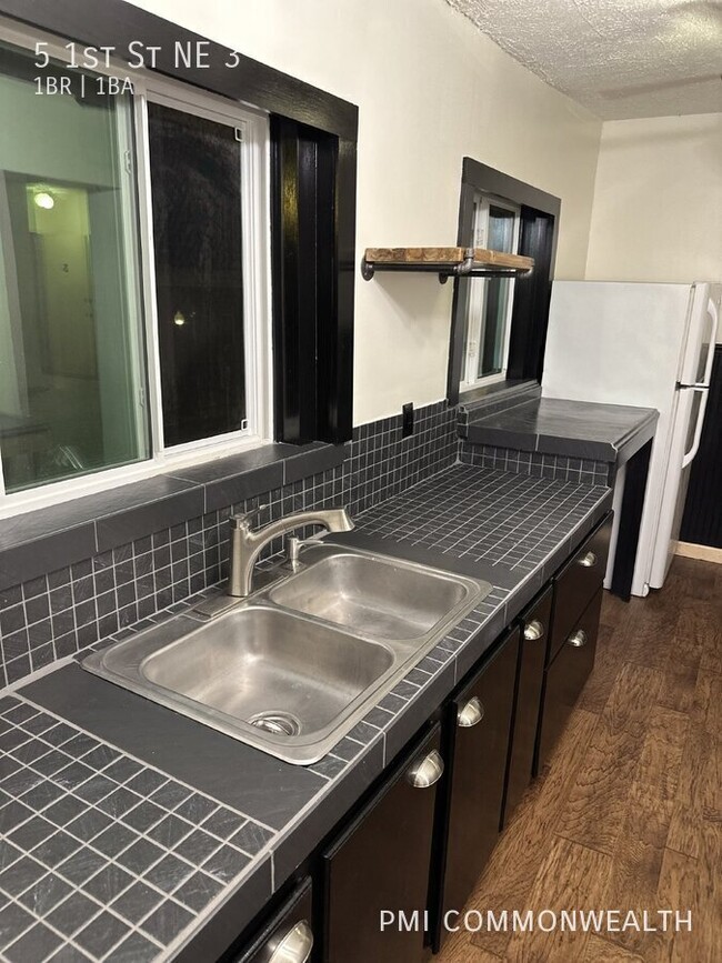 Primary Photo - 1 Bed / 1 Bath Apartment (Available 4/10/25)