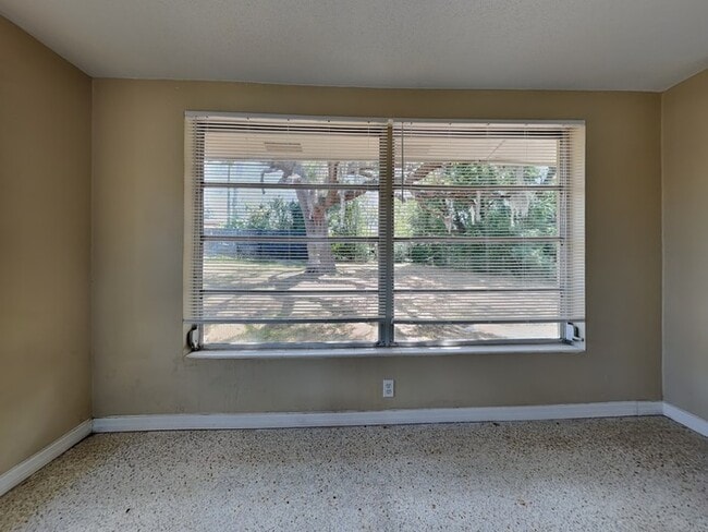 Building Photo - 10632 Laburnum Dr