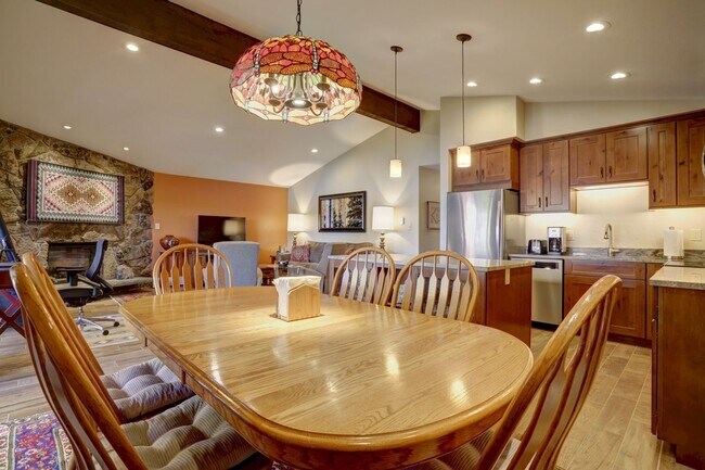 Building Photo - 2 BDR 2 BATH UPDATED  Lake Dillon Condo  2...