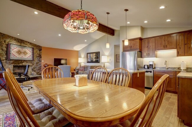 Building Photo - 2 BDR 2 BATH UPDATED  Lake Dillon Condo WI...