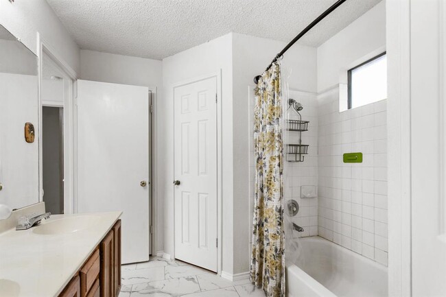 Building Photo - 1702 Spiderlily View