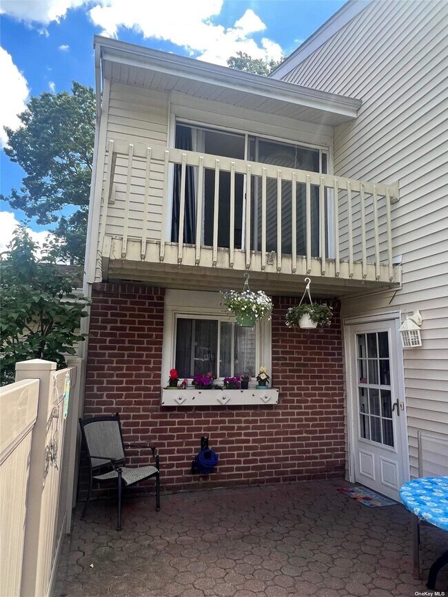 Building Photo - 206 Springmeadow Dr