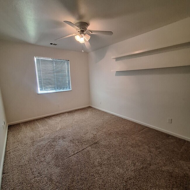 Building Photo - 3bed 2bath with Solar in Sutter