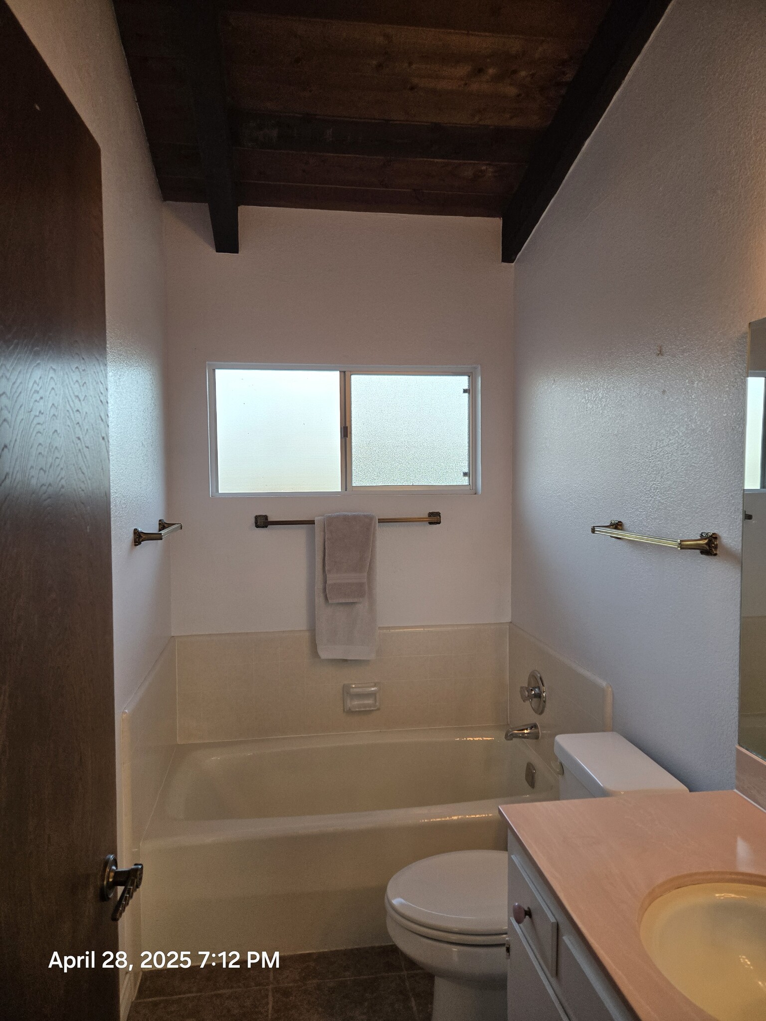 Guest Bath with tub - 5819 Redondo Dr