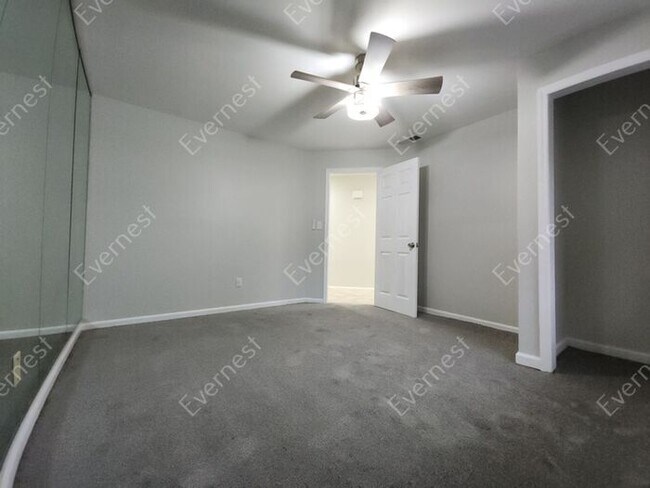 Building Photo - 3815 Paces Ferry W