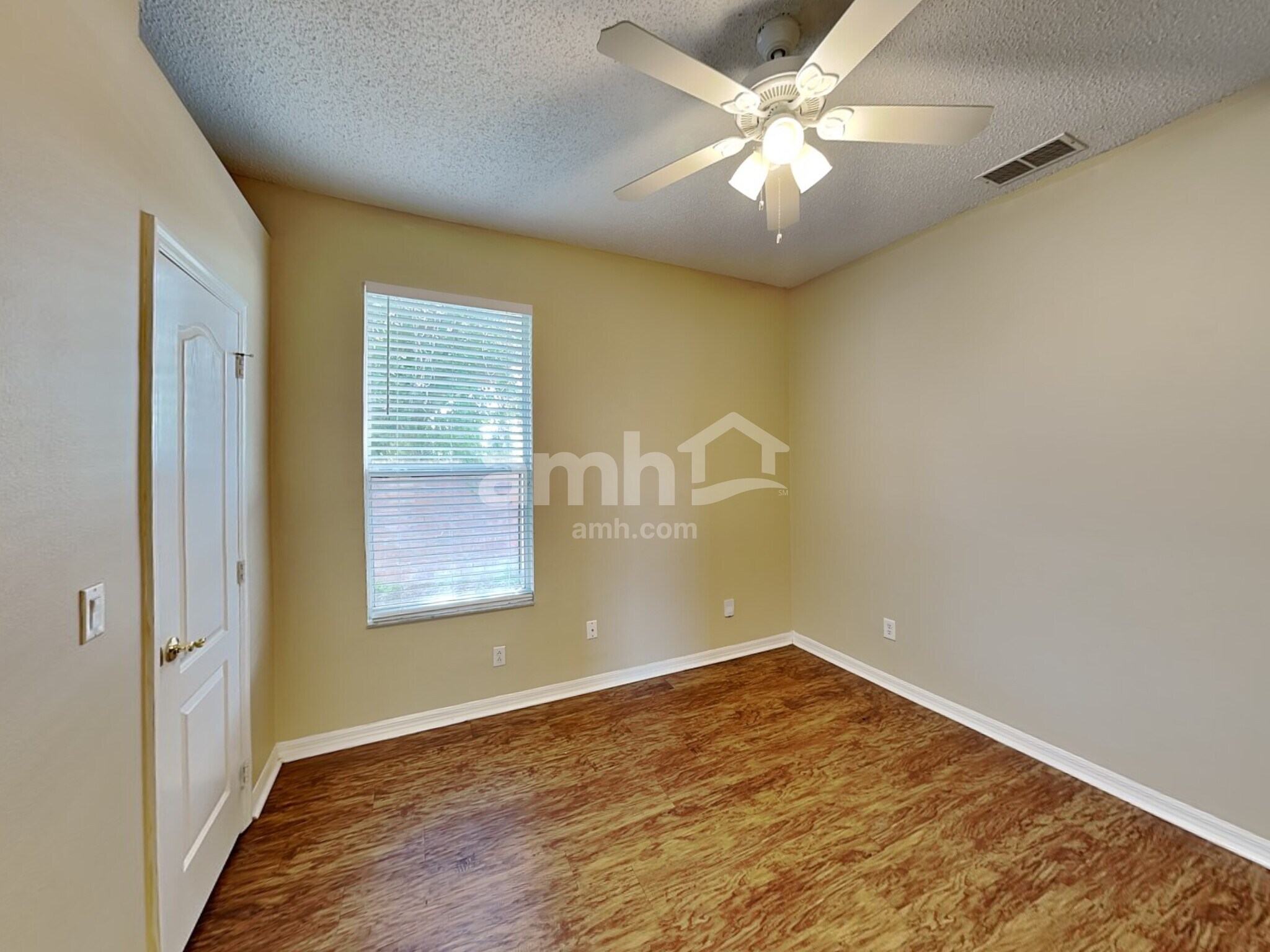 Building Photo - 13750 Old Dock Rd