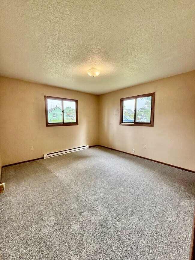 Building Photo - 1110/1114 2nd St SE