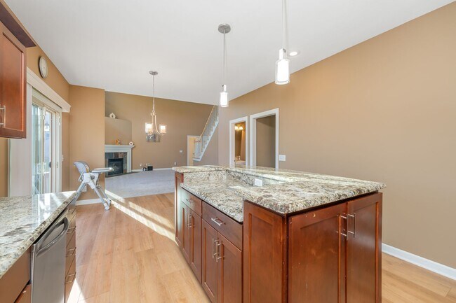 Building Photo - Five Bedroom Home in Kalamazoo