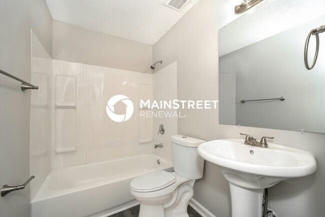 Building Photo - 4 Bedroom Pet-Friendly Home in JACKSONVILLE, FL with Main Street Renewal