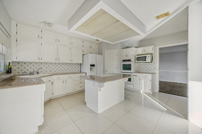 Building Photo - "Spacious 4-Bedroom, 2.5-Bath Living Meets Storybook Backyard Charm!"