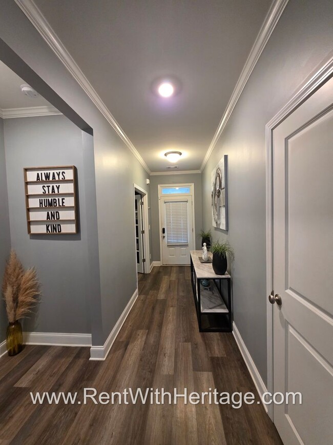 Building Photo - Amazing 5 Bedroom/ 3 Bath Home in Sweetwater, a Swim Tennis Community/ Attention to Detail / Grea...