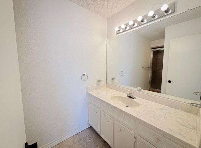 Building Photo - 412 Short Circuit