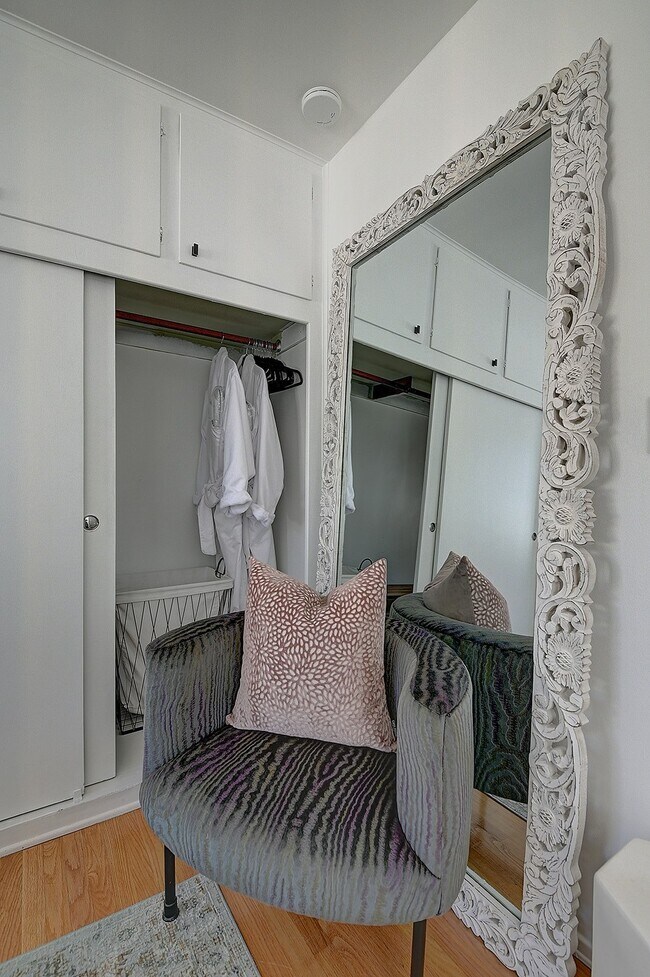 Building Photo - 444 N Shattuck Pl