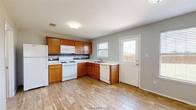 Building Photo - 15214 Meredith Ln