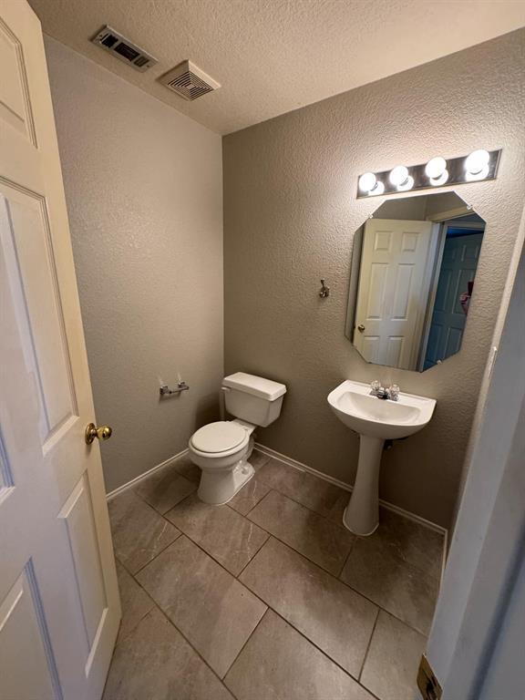 Building Photo - 8901 Vigen Cir