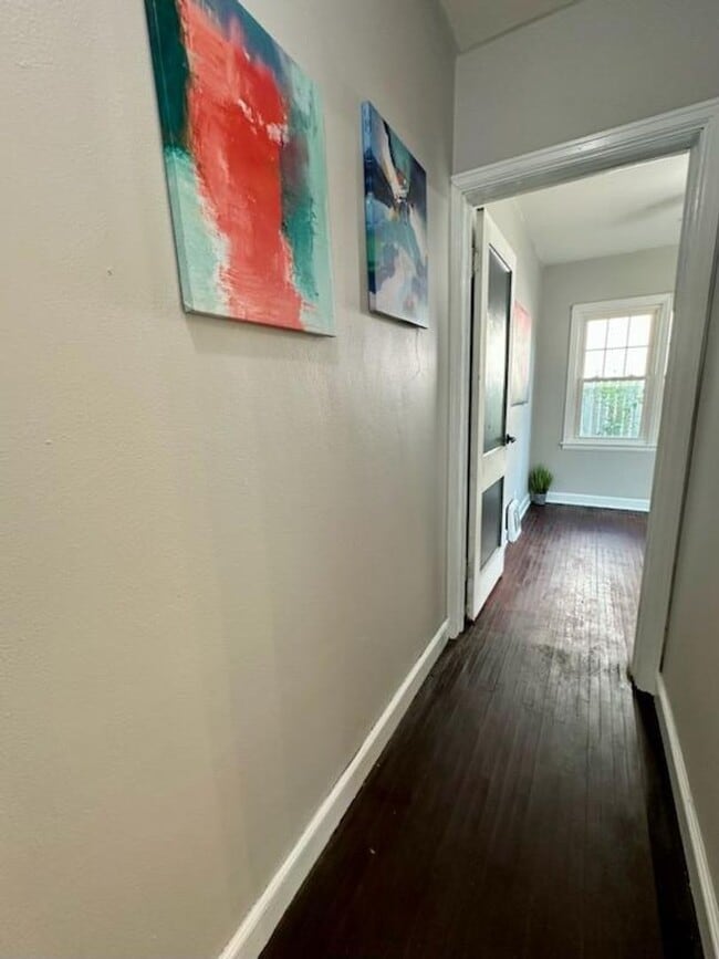 Building Photo - 3 bed, 1 bath home for rent in Waterloo