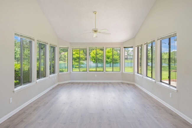Building Photo - 1219 Oakmont Dr