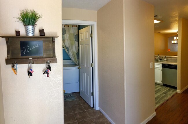 Building Photo - 436 Crystal Dr