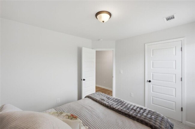 Building Photo - 2700 Westgate Park Dr