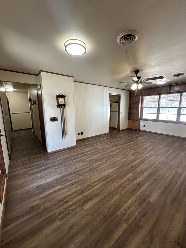 Building Photo - Beautiful Home on Mesa Circle!