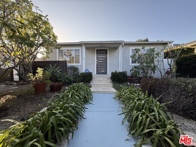 Building Photo - 2939 Oakhurst Ave