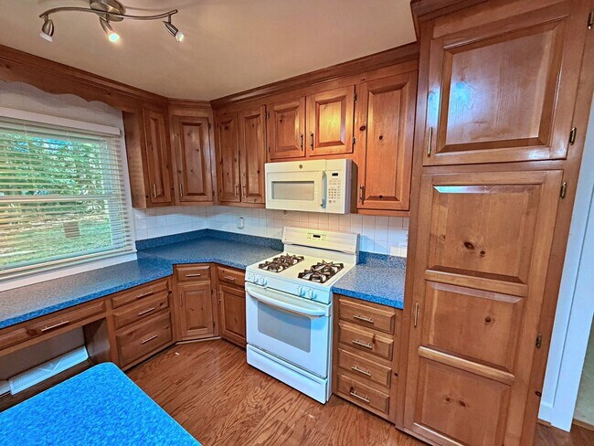 Building Photo - 8800 Sedbergh Dr