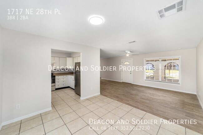 Building Photo - 1717 NE 28th Pl