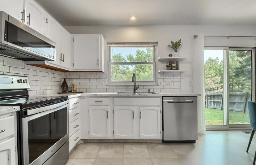 Kitchen - 8157 W 93rd Way