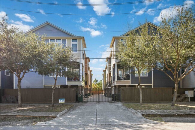 Building Photo - 621 Rutland St