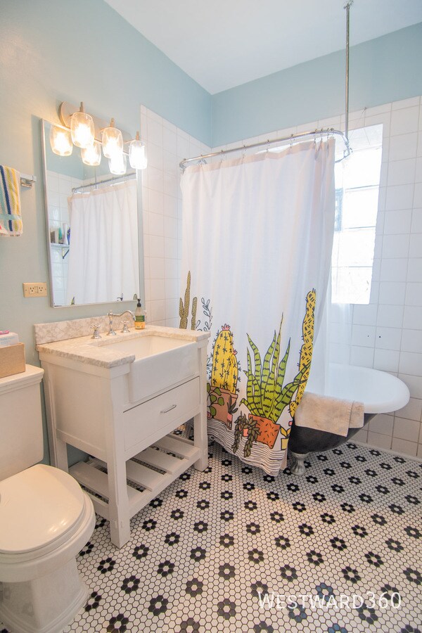 Building Photo - 844 W Lakeside Pl