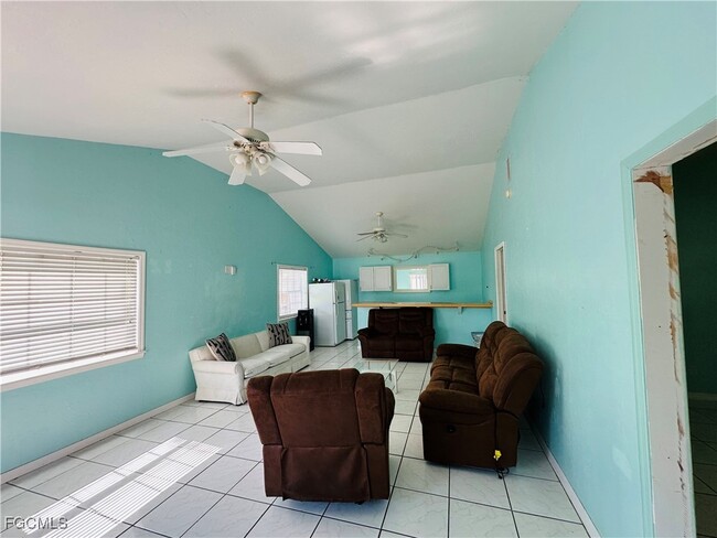 Building Photo - 1421 SW 9th Ct