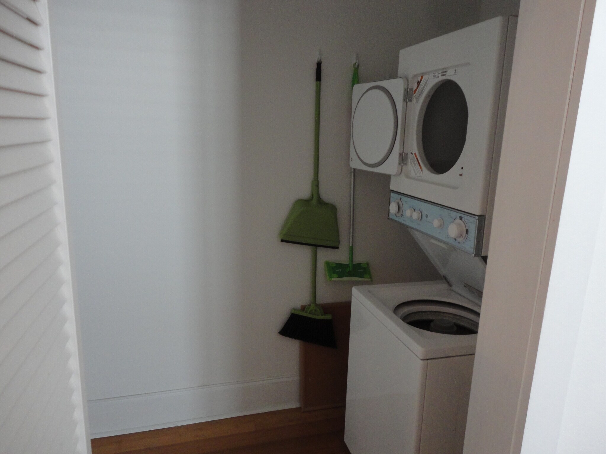 In unit, walk-in laundry room - 1544 Camp St