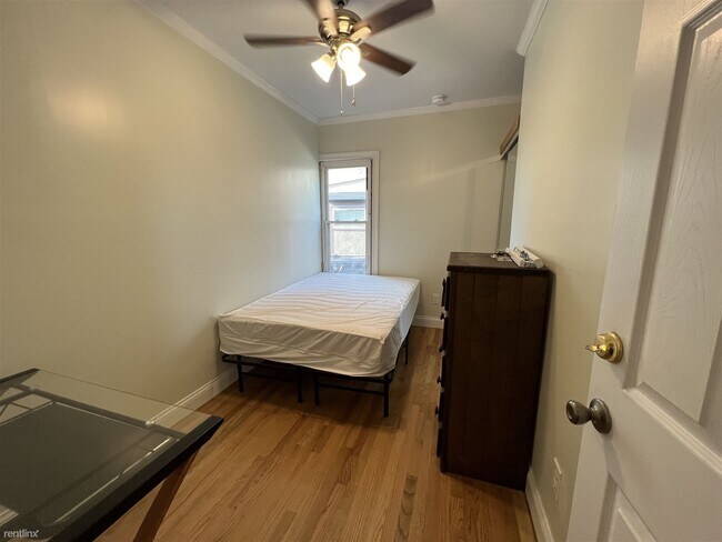 Building Photo - 4 br, 2 bath House - 336 S Division St Apt...