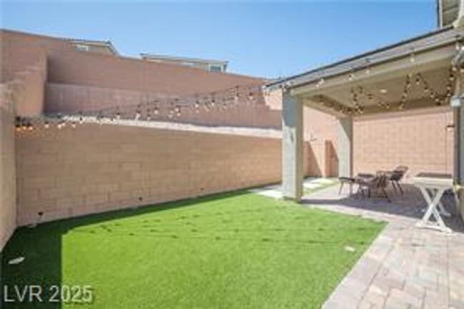 Building Photo - Single Story 3 bedroom, 2 bath home in the...