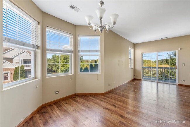 Building Photo - 2215 Aurora Dr