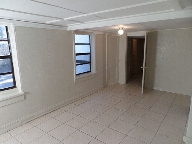 Building Photo - 2242 23rd Ave S