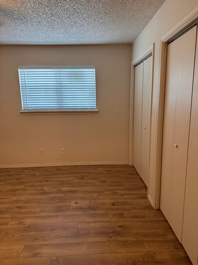 Building Photo - 623 Wolftrap Dr
