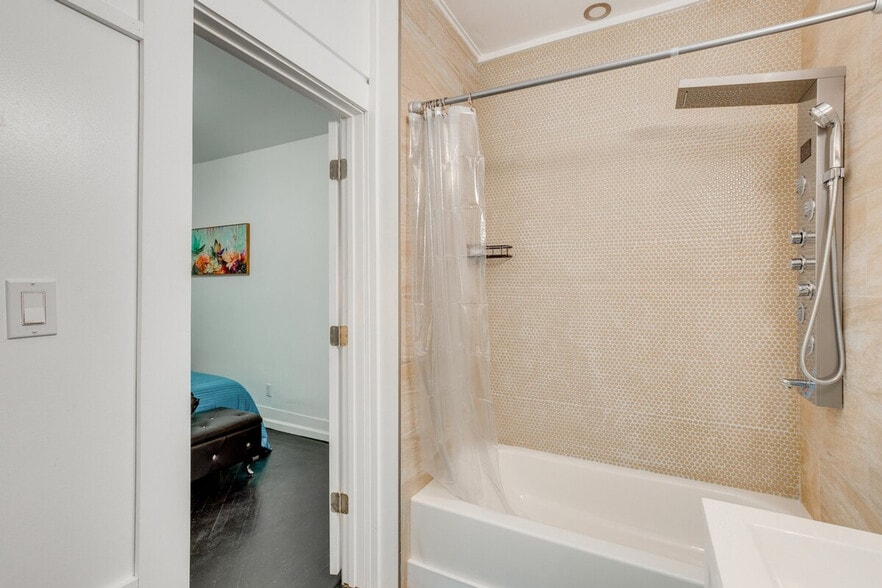 Building Photo - 318 Meeker Ave