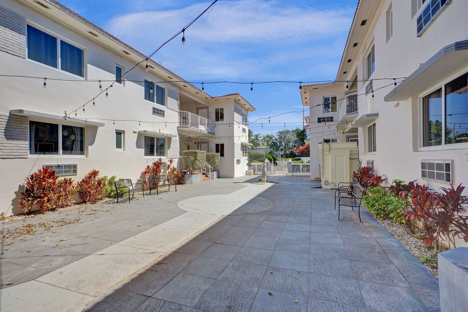Building Photo - 8118 Harding Ave