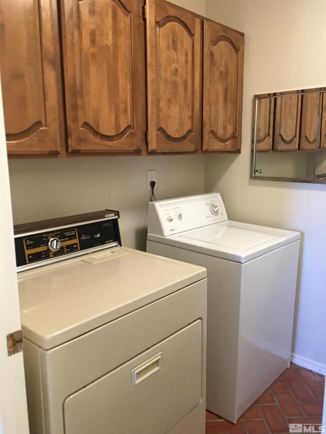 Building Photo - 2205 Thomas Jefferson Dr