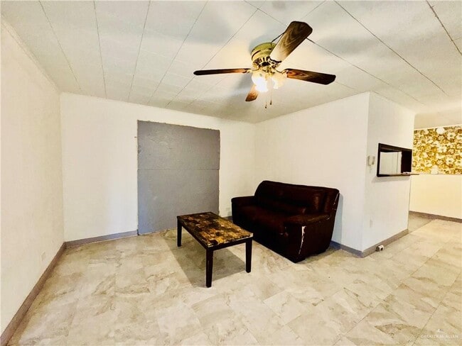 Building Photo - 13 Redwood Ave