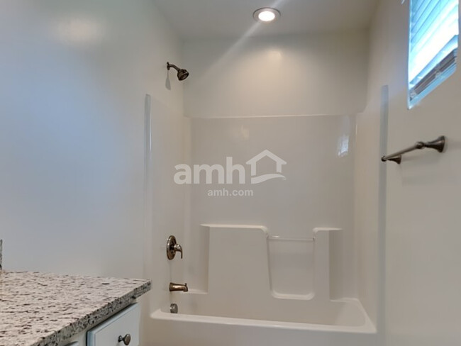 Building Photo - 4897 Jessica Suzanne Dr
