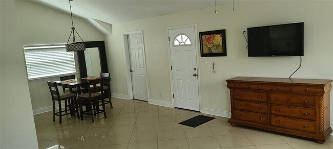 Building Photo - 807 Turner St