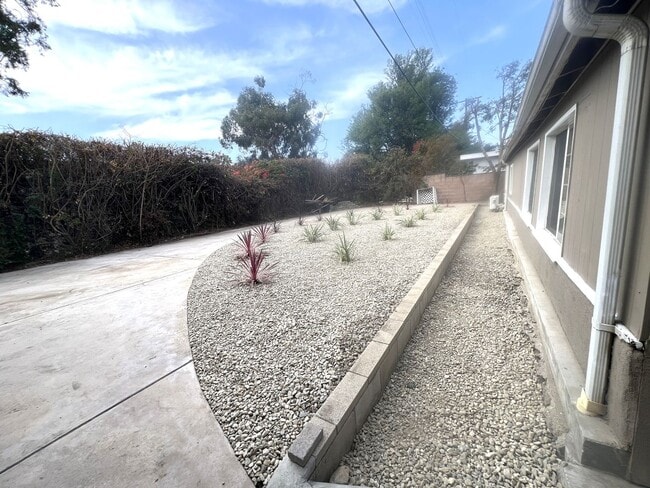 Building Photo - Freshly Renovated Gem with Incredible Floor Plan